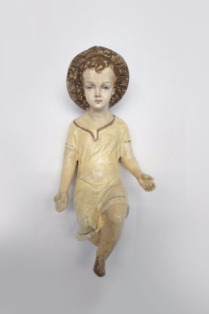 Jesuskind nach der Restaurierung Skulptur
